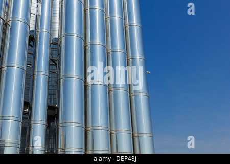Système de refroidissement industriel. Air conditionné pour les grandes surfaces. Système d'évacuation des gaz de combustion, ventilation et climatisation Banque D'Images