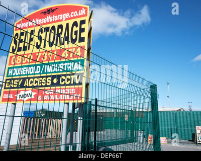 Self Storage signe avec conteneurs en Sandbach UK Banque D'Images