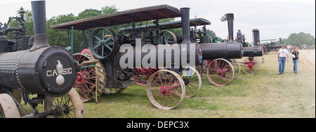 Meubles anciens tracteurs à vapeur sont à l'écran le Thresheree Rock River près de Edgerton, Wisconsin. 2 Sept 2013 Banque D'Images