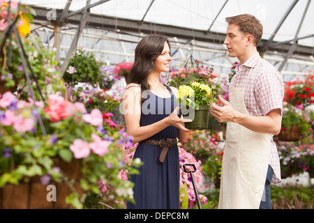 Caucasian woman shopping in plant nursery Banque D'Images