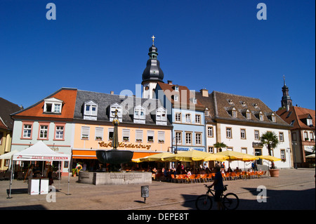 Georgskirche Georgsbrunnen St., fontaine, Cafe, Hindenburg Maximilianstrasse, Speyer, Rheinland-Pfalz, Allemagne Banque D'Images