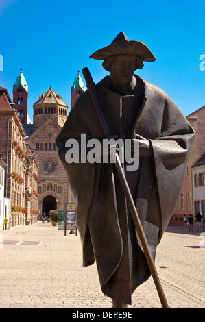 Speyerer 'Der' Jakobspilger statue par Martin Mayer, 1990, Spire, Rhénanie-Palatinat, Allemagne Rep. Banque D'Images