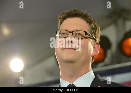 Wiesbaden, Allemagne. 22 août, 2013. Le premier candidat SPD de Hesse Thorsten Schaefer-Guembel parle à ses partisans après l'annonce des premiers résultats de l'élection d'état de Hesse à Wiesbaden, Allemagne, 22 septembre 2013. Photo : ARNE DEDERT/dpa/Alamy Live News Banque D'Images