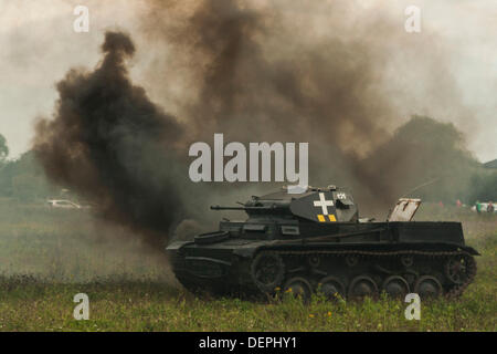 Lomianki, Pologne. 22 août, 2013. 22 Septembre, 2013. German tank (PzKpfw II, Panzer II) l'équipage pendant la bataille à Lomianki, Pologne - reconstitution historique : Travelfile Crédit/Alamy Live News Banque D'Images
