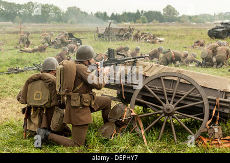 Lomianki, Pologne. 22 août, 2013. 22 Septembre, 2013. Pendant la bataille d'infanterie polonaise à Lomianki, Pologne - reconstitution historique : Travelfile Crédit/Alamy Live News Banque D'Images