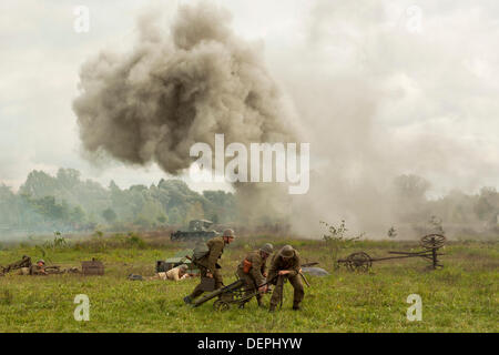 Lomianki, Pologne. 22 août, 2013. 22 Septembre, 2013. Pendant la bataille d'infanterie polonaise à Lomianki, Pologne - reconstitution historique : Travelfile Crédit/Alamy Live News Banque D'Images