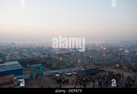 Vue aérienne de tentes d'habitation à Maha Kumbh, Allahabad, Uttar Pradesh, Inde Banque D'Images