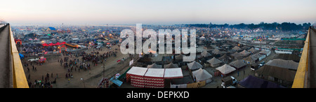 Vue aérienne de tentes d'habitation à Maha Kumbh, Allahabad, Uttar Pradesh, Inde Banque D'Images