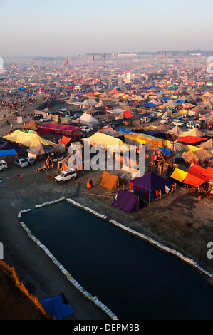 Vue aérienne de tentes d'habitation à Maha Kumbh, Allahabad, Uttar Pradesh, Inde Banque D'Images