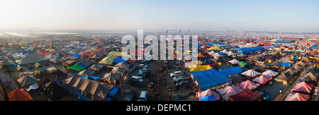 Vue aérienne de tentes d'habitation à Maha Kumbh, Allahabad, Uttar Pradesh, Inde Banque D'Images