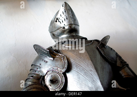 Une armure de chevalier médiéval, vue du dessous Banque D'Images