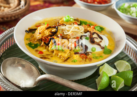 Kaukswe Ohno. Poulet Curry birman de Coco soupe de nouilles. Birmanie Myanmar Banque D'Images