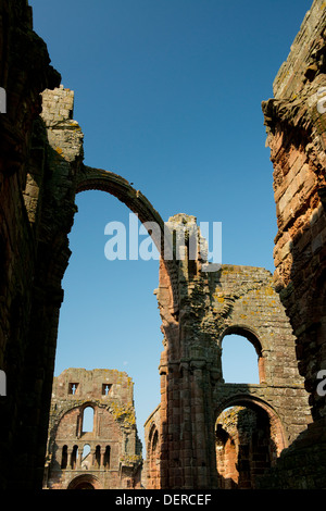Les ruines de prieuré de Lindisfarne sur Holy Island, Northumberland, Angleterre Banque D'Images