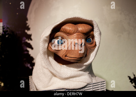 E.T. D'extraterrestre Steven Spielberg film cire figure dans le musée Madame Tussauds Amsterdam, Hollande, Pays-Bas. Banque D'Images