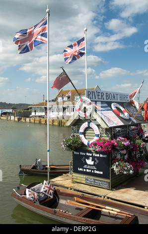 Bateau à rames de voitures, dans la baie de l'Ouest Angleterre Dorset Banque D'Images