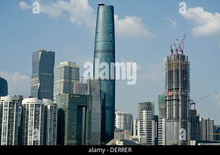 Guangzhou International Finance Center ou Guangzhou Zhujiang à tour Ouest Avenue West , Guangzhou , Chine Banque D'Images