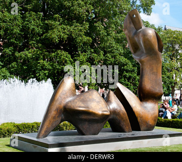 Deux pièces Figure inclinables Cut 1979 Henry Spencer Moore 1898 - 1986 sculpteur anglais angleterre Rijksmuseum Amsterdam Pays-Bas Banque D'Images