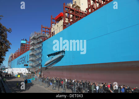 Copenhague, Danemark, 23 sept. Maersk Line triple-E du majestueux navire Maersk est arrivé à Langelinie dans port de Copenhague hier soir pour une semaine de présentation et remise du nom. Le mercredi Son Altesse Royale la princesse héritière noms le plus grand navire.Cette marque l'ouverture du bateau et l'exposition à Langelinie, et le public se voit offrir un tour sur le porte-conteneurs. Plus de 42 000 personnes ont déjà réservé leur billet à bord du navire, à 400 m de long et 59m de large. Le Maersk majestueux est le second de la Maersk a ordonné 20 Tripple-E est livré. Credit : Niels Quist / Alamy Liv Banque D'Images