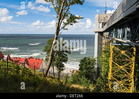 Ascenseur à la plage, Swetlogorsk, Russie Banque D'Images