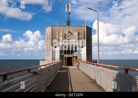 Ascenseur à la plage, Swetlogorsk, Russie Banque D'Images