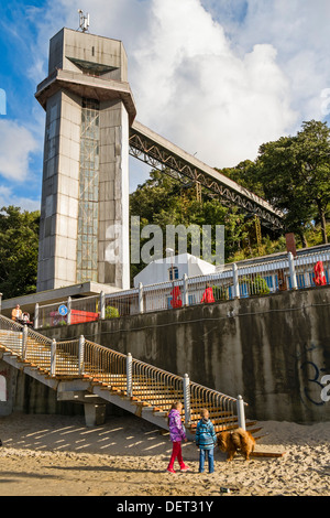 Ascenseur à la plage, Swetlogorsk, Russie Banque D'Images