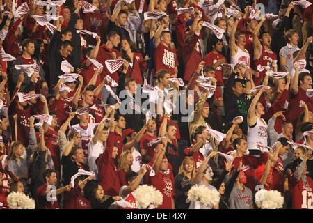 Bloomington, Indiana, USA. 21e Août, 2013. 21 septembre 2013 - Indiana Hoosiers fans lors d'un match de football NCAA entre Michigan State et de l'Indiana au Memorial Stadium à Bloomington, Indiana. © csm/Alamy Live News Banque D'Images