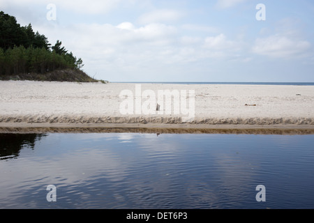 Les paysages. Les derniers moments de l'été sur la plage de Debki, Pologne. Banque D'Images