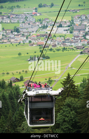 L'Europe, Suisse, canton de Lucerne, Stans, téléphérique CabriO Stanserhorn de mondes, d'abord double decker open air cable car Banque D'Images