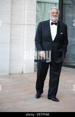 New York, USA. 23 août, 2013. Placido Domingo arrive pour l'ouverture de la saison du Metropolitan Opera de New York, États-Unis, 23 septembre 2013. Piotr Tchaïkovski opéra Eugène Onéguine a ouvert la nouvelle saison du Met. Le Metropolitan Opera est considéré comme l'un des meilleurs du monde des maisons d'opéra et de l'ouverture de la saison est toujours un événement majeur de la société de New York. Photo : Christina Horsten/dpa/Alamy Live News Banque D'Images