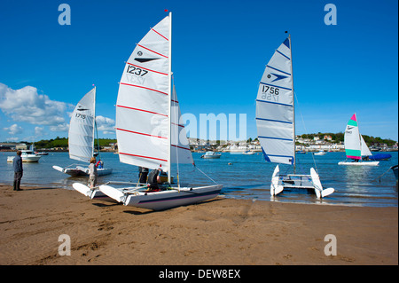 Bateaux à voile sur la plage de Instow sur l'estuaire de Torridge Taw à Devon, Angleterre Banque D'Images