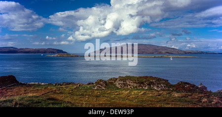 La recherche à travers son de Jura de Craignish pointent vers le golfe de Corryvrecken Côte ouest de l'Ecosse UK avec deux bateaux disponibles. Banque D'Images