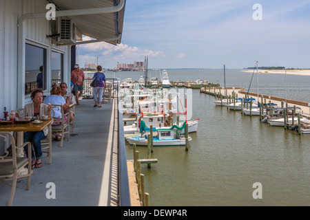 McElroy's Harbour House restaurant donnant sur le port pour petits bateaux de Biloxi, Mississippi sur le golfe du Mexique Banque D'Images