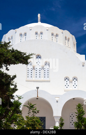 La Cathédrale Orthodoxe métropolitaine dans la ville principale de Fira Santorin Grèce Europe Banque D'Images