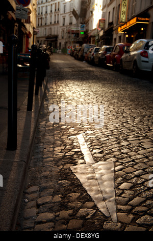 Rue pavée, à Montmartre, Paris, France. Banque D'Images