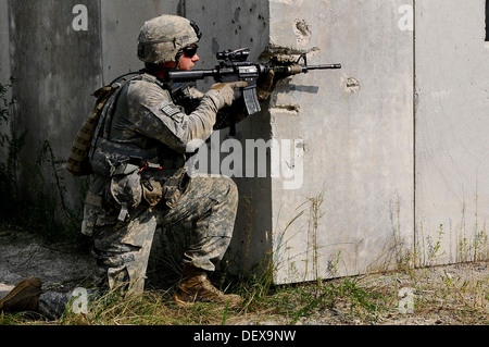 Paratrooper affecté au 2e Bataillon, 325e Régiment d'infanterie aéroportée, 2e Brigade Combat Team, 82e Division aéroportée, c Banque D'Images