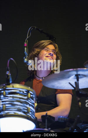 San Diego, Californie, USA. 24 août, 2013. Le batteur Zac Hanson joue avec la pop-rock Hanson à la House of Blues de San Diego à l'appui de leur nouvel album hymne national. © Daniel Knighton/ZUMAPRESS.com/Alamy Live News Banque D'Images