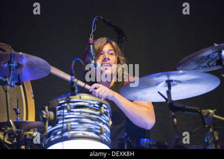 San Diego, Californie, USA. 24 août, 2013. Le batteur Zac Hanson joue avec la pop-rock Hanson à la House of Blues de San Diego à l'appui de leur nouvel album hymne national. © Daniel Knighton/ZUMAPRESS.com/Alamy Live News Banque D'Images