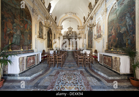 Intérieur de l'église San Pancrazio de Taormina Banque D'Images