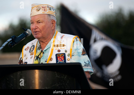 Le sergent des Marines des États-Unis. Jack Warner, ancien prisonnier de guerre, donne un discours à son compte en tant que prisonniers de guerre et disparus au combat au cours de la troisième édition annuelle de prisonniers de guerre et disparus au combat Cérémonie du Souvenir à l'ailes de Freedom Park, le 19 septembre. Il vi Banque D'Images