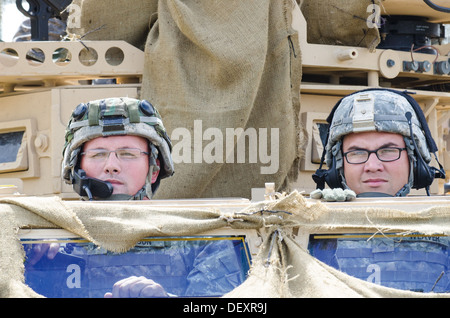 La 48ème Infantry Brigade Combat Team a invité les employeurs de gardes de la Géorgie et de représentants de l'Etat d'assister à un exercice de tir réel interarmes au Fort Stewart au cours de la 48e de l'IBCT Combat exportables (capacité de formation XCTC) rotation. Banque D'Images