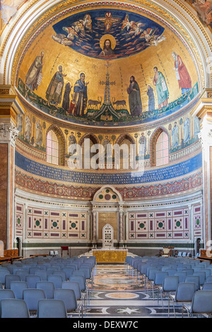 La Section de l'intérieur de la Basilique Saint-Jean de Latran à Rome. Banque D'Images