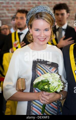 Hasselt , Belgique. 24 août, 2013. Le roi Philippe (Filip) et la Reine Mathilde visite Hasselt pendant leur tournée à travers la Belgique comme nouveau roi et reine, 24 septembre 2013. Photo : Patrick van Katwijk/dpa/Alamy Live News Banque D'Images