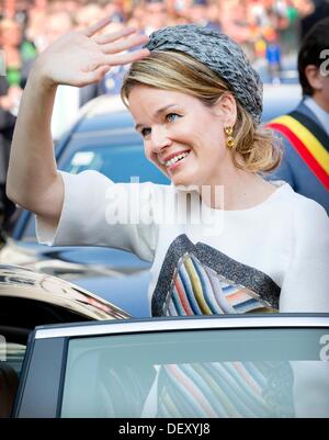 Hasselt , Belgique. 24 août, 2013. Le roi Philippe (Filip) et la Reine Mathilde visite Hasselt pendant leur tournée à travers la Belgique comme nouveau roi et reine, 24 septembre 2013. Photo : Patrick van Katwijk/dpa/Alamy Live News Banque D'Images