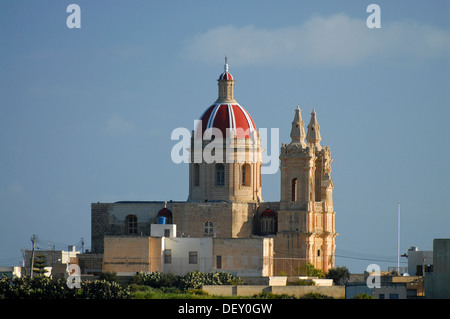 L'église de Gharb avec son dôme rouge, Ghasri, Gozo, Malte, Europe Banque D'Images