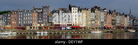 Les maisons sur le vieux port, Vieux Bassin, de Honfleur, Basse-Normandie, France, Europe Banque D'Images