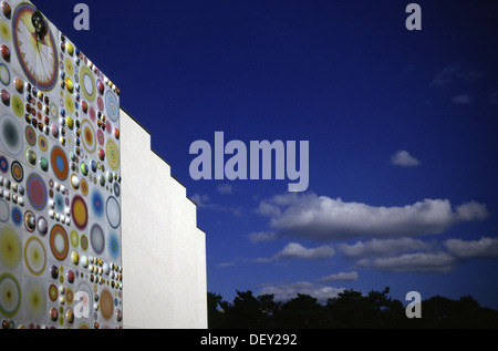 Peinture émaillée sur mosaïque d'acier par Stefan Knapp un peintre et sculpteur d'origine polonaise décorera un bâtiment de l'Université Nicolaus Copernic, nommé d'après Nicolaus Copernic dans la ville de Torun, en Pologne Banque D'Images