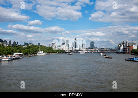 Vue sur la Tamise à Londres Ville de Waterloo Bridge Banque D'Images