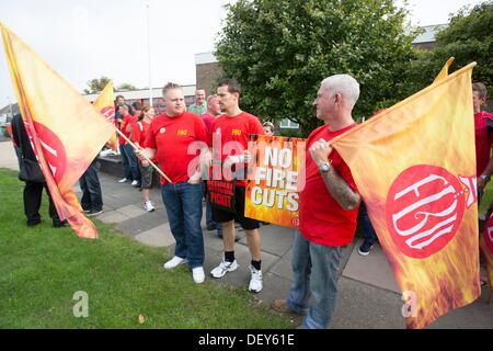 Southend-on-Sea, Royaume-Uni. 25 Septembre, 2013. Les membres de l'Union des pompiers d'entreprendre une action à Southend-on-Sea, Essex Station incendie dans une longue querelle sur les pensions. Credit : Graham whitby boot/Alamy Live News Banque D'Images