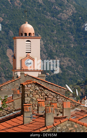 Église du petit village d'Ota dans les montagnes de la Corse, l'Ota, Corse, France Banque D'Images