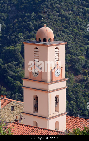 Église du petit village d'Ota dans les montagnes de la Corse, l'Ota, Corse, France Banque D'Images